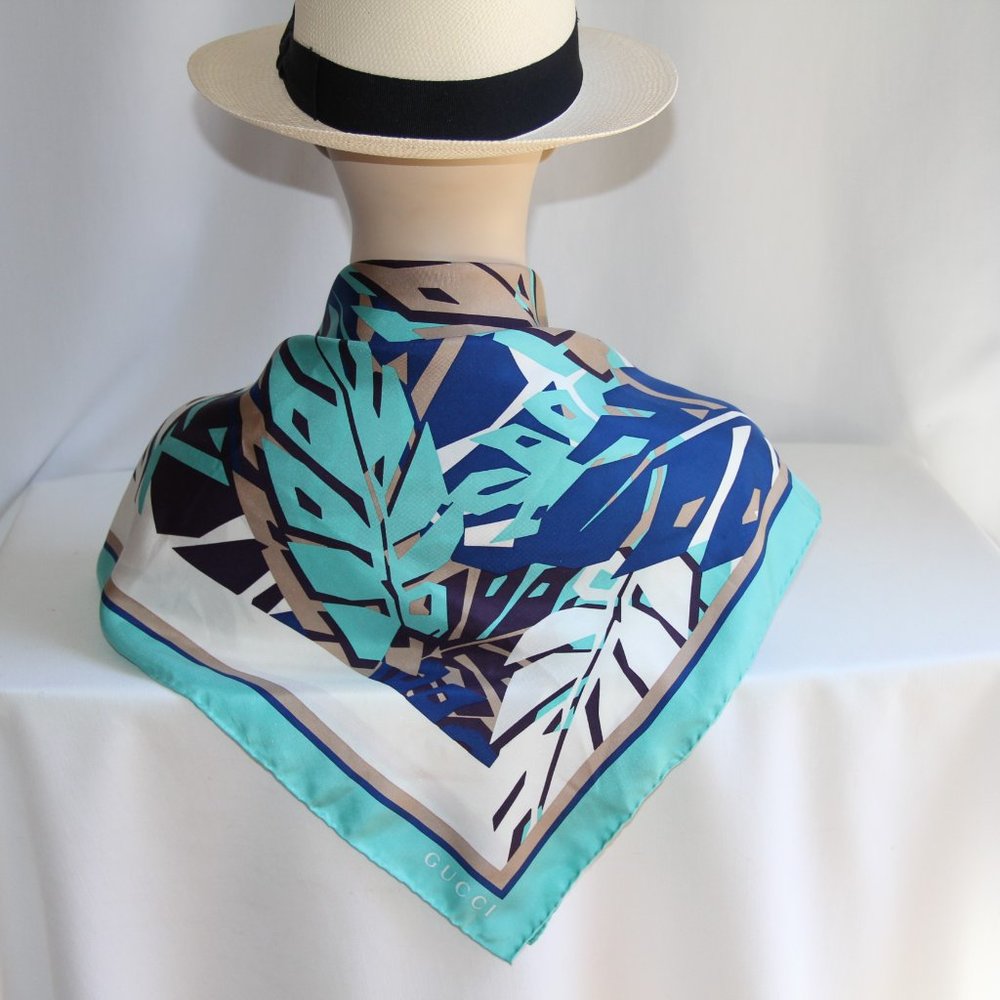 Gucci 100% Silk Scarf.  RARE Gorgeous - Picture 12 of 13